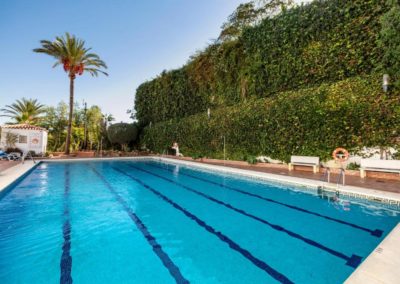 Zwembad bij appartement in Marbella